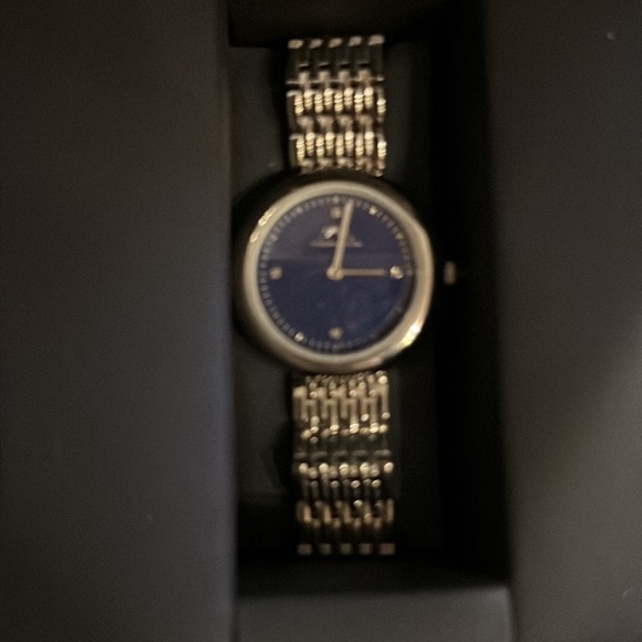 Never worn - Picture 2 of 4